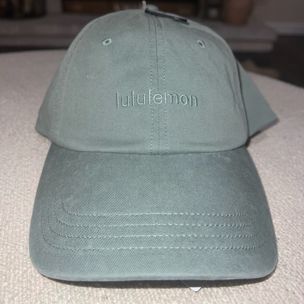 Lululemon hat NWT